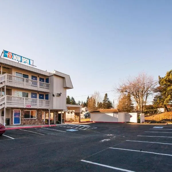 Motel 6-Bremerton, WA، فندق في سيلفرديل