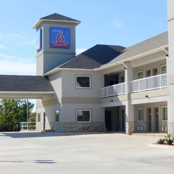 유콘에 위치한 호텔 Studio 6-Yukon, OK