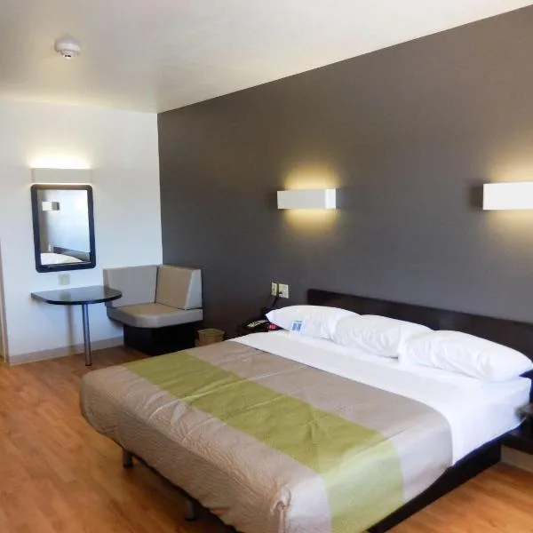 Studio 6-Yukon, OK, hotel en Yukón