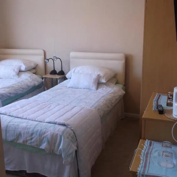 Tremains Guest House, hotel in Bridgend