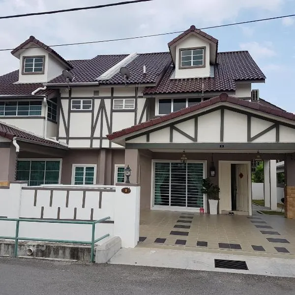 Sitiawan Homestay Entire Semi D home, hotel in Sitiawan