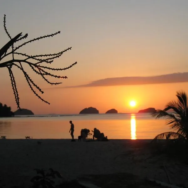 Phangka Paradise Resort, hotel di Pantai Taling Ngam