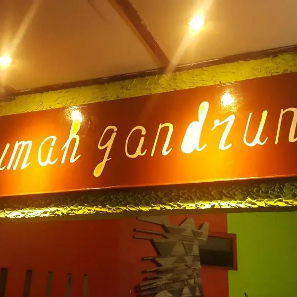 Rumah Gandrung, hotel v destinaci Ngabean