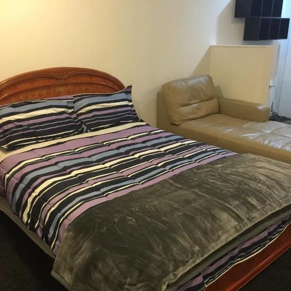 K&R Orewa homestay, hotel in Orewa