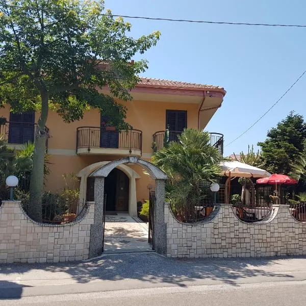Hotel Nautilus – hotel w mieście Nicotera Marina
