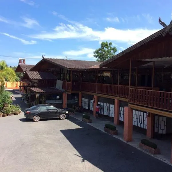 PuengLuang Hotel, hotel in Damnoen Saduak
