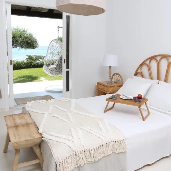 Seafront Calista Beach House With Garden, hotel Glifádában
