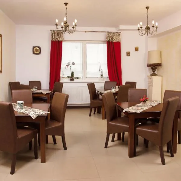 Pensiunea Karola, hotel sa Păltiniş