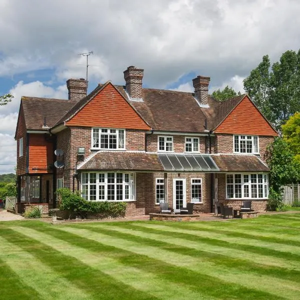 Claverton Hotel, hotel in Mountfield