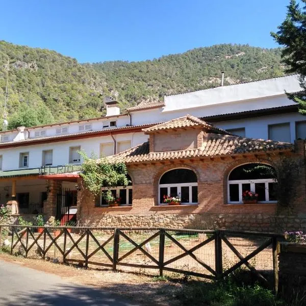 Pensión Rural Arroyo la Teja，阿羅約弗里奧的飯店