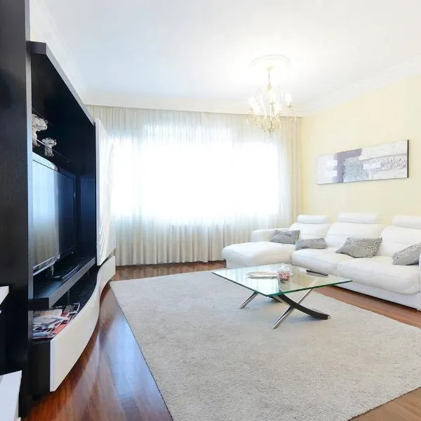 Apartamento frente al Guggenheim con wifi y parking privado ZBE -bajas emisiones gratis, hotell i Bilbao