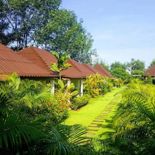 CharPoot Cottage Khao Lak, hotel in Khao Lak