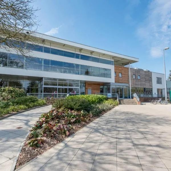 Bisham Abbey National Sports Centre、マーローのホテル