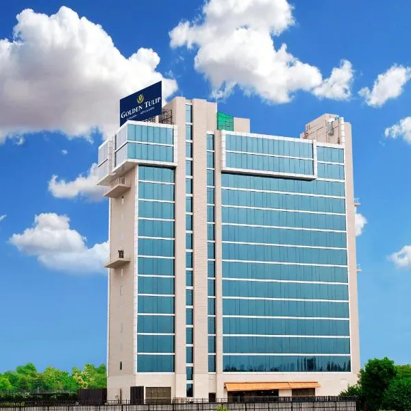 Golden Suites Gurgaon Inde Hotels, hotel di Gurgaon