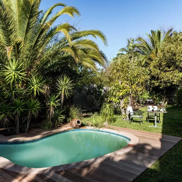 Le Petit Chateau Guest House, hotel v destinaci Durbanville