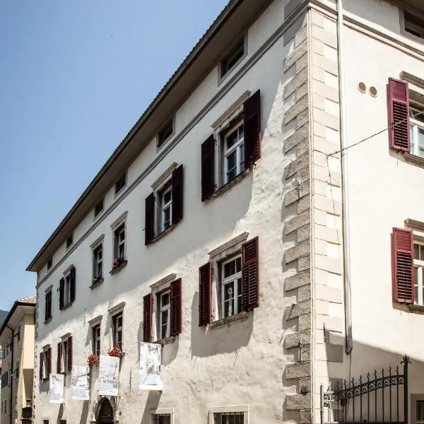 Haus Noldin - historische Herberge - dimora storica, hotel in Salorno sulla Strada del Vino