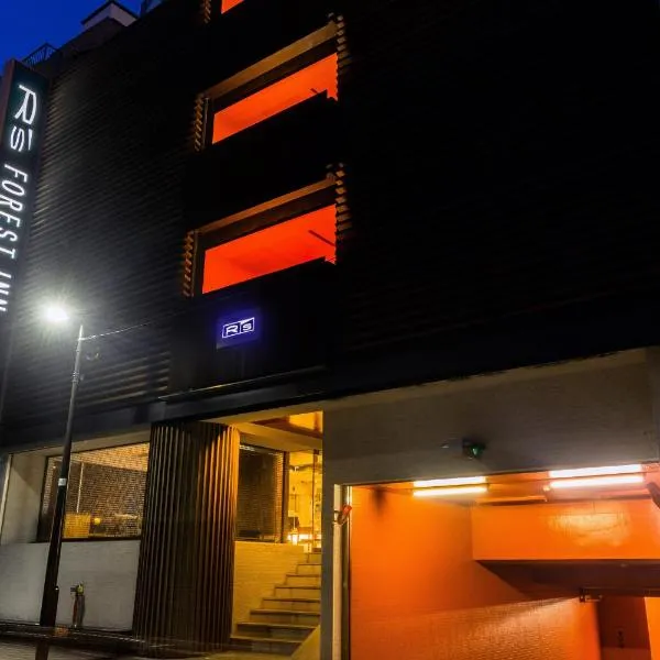 ๊ฐ์์ฌํค์ ์์นํ ํธํ
์์ค ํฌ๋ ์คํธ ์ธ