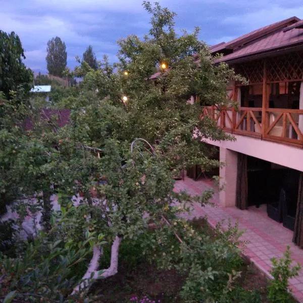 Guest House Albatros, hotel v destinaci Cholpon-Ata