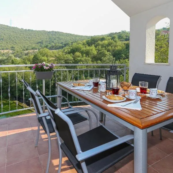 Waterfall House Getaway, Hotel in Trilj