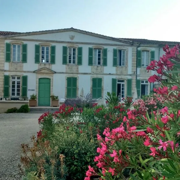 Ile de Ré - Proche plage - Hammam - Sauna - Piscine - 4 personnes、サン・マルタン・ド・レのホテル
