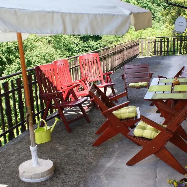 Apartament w Kozubniku z widokiem na góry, hotel v destinácii Porąbka