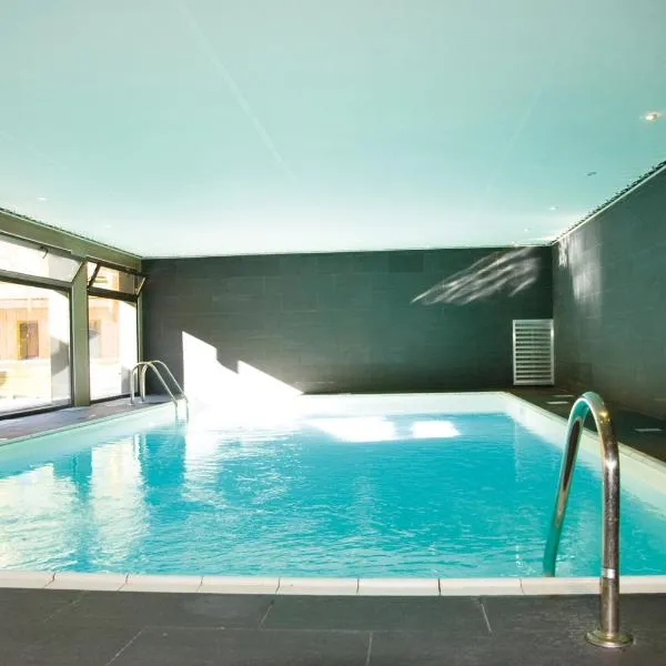 Lagrange Vacances Le Pic de l'Ours, hotel in Font-Romeu