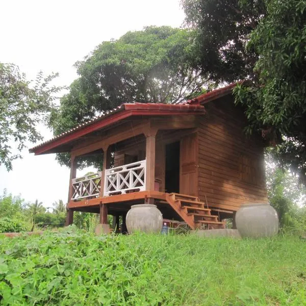 Don Som Riverside Guesthouse, hotel in Ban Sèn-Hat