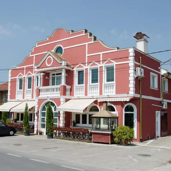 Hotel Drumski Raj, מלון בMarkovac