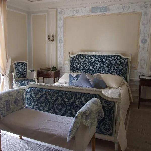 il giardino F Heudier ,E Decourcy ,Tessy sur vire Manche, hotel in Tessy-sur-Vire