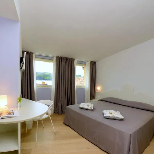 Aromi Piccolo Hotel، فندق في سالو