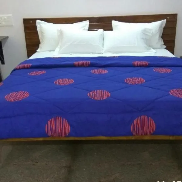 Aashraya Homestay, hotel Májszúrban