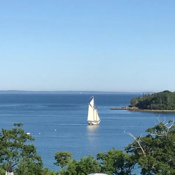 Ledges By the Bay, хотел в Рокланд