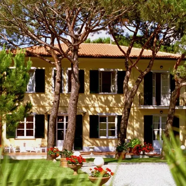 Hotel Villa Fiorisella, hotelli kohteessa Marina di Massa