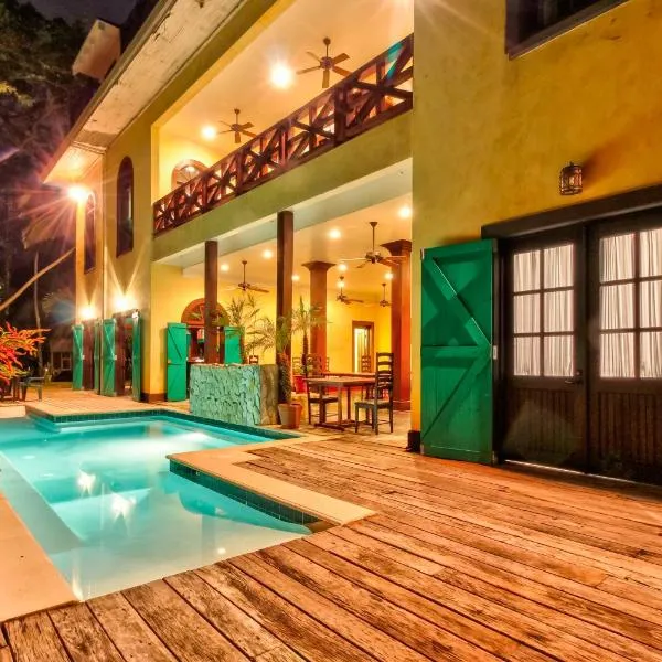 Toucan Suite @ Mahogany Hall, hotel in San Ignacio
