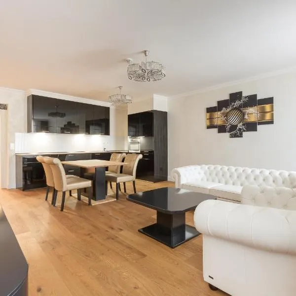 Wellness Hotel Republika 24 Apartments, hotel v Plzni