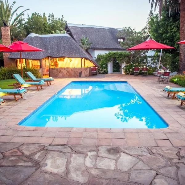 Easy Five Guest House, hotel i Somerset West