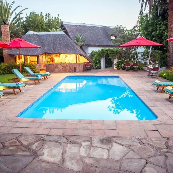 Easy Five Guest House, hotell i Somerset West