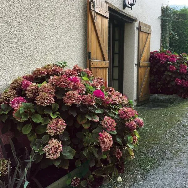 Gite de Serrelongue, hotel Laroque-dʼOlmes városában