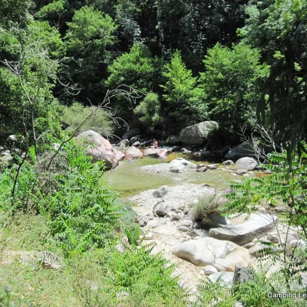 Camping Les Eaux Vives, hotel v destinaci Vero