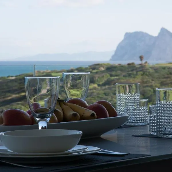 Luxury Apartment Sea, Golf and Gibraltar View, hotel Alcaidesában