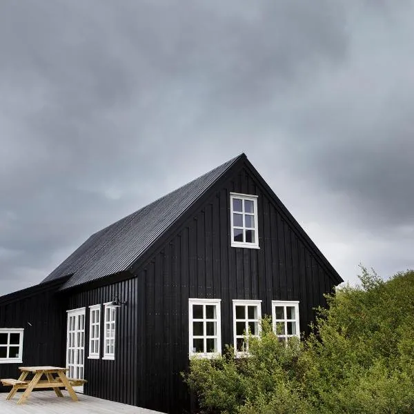 Black timber house, hótel í Borgarnesi