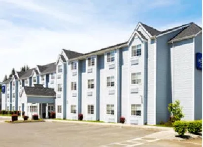 Stay Beyond Inn & Suites, hotel in Elma