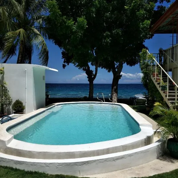 Anton's Beach Resort, hotel v destinaci Oslob