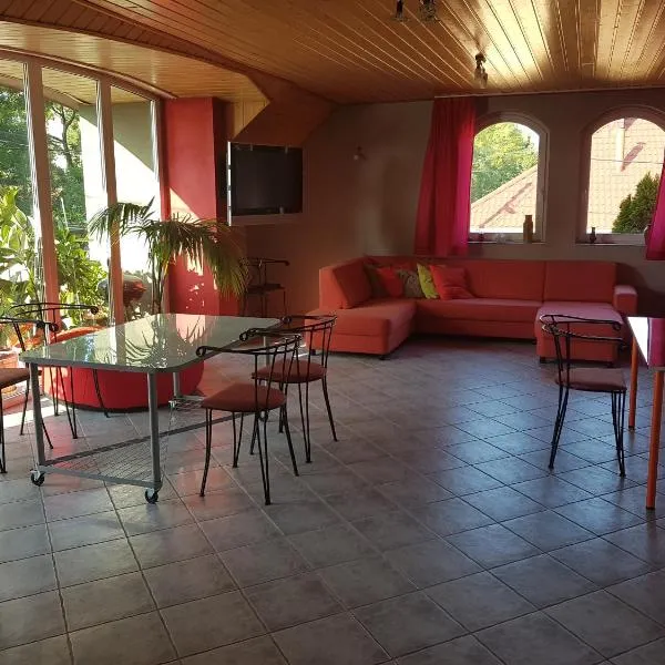 Szigeti Apartmanház, hotel v destinaci Abaliget