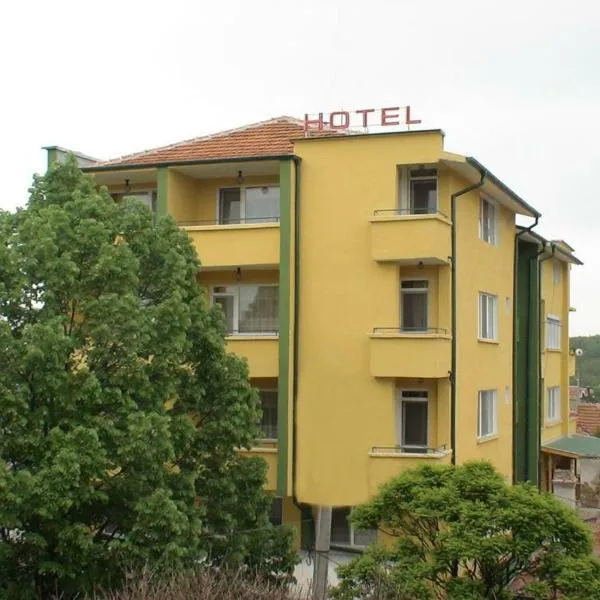 Hotel Triumph, hotel in Radnevo