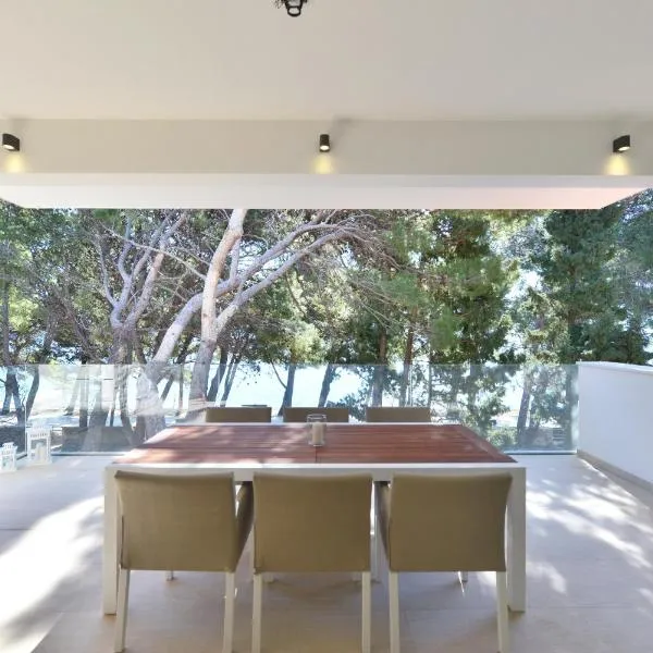 Chiponsky One - 5 star beachfront property, hotel in Bol