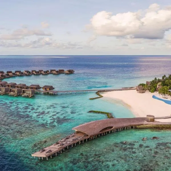 The St. Regis Maldives Vommuli Resort, хотел в Magoodhoo