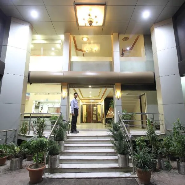 Hotel Grand Arjun, hotel v destinaci Rájpur