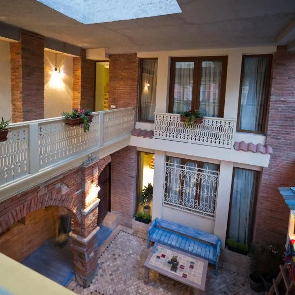 No12 Boutique Hotel, hotel di Tbilisi City