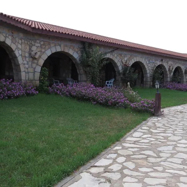 Elausa Hotel & Restaurant, hotel in Ayia Trias